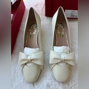Valentino Garavani Ivory Bowow Pumps in Kidskin 45mm